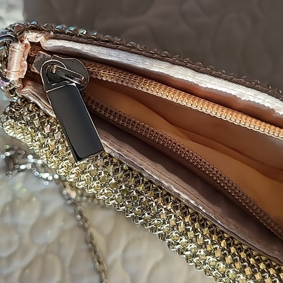 Shiny purse Perfect for a dressy outing - Picture 11 of 12